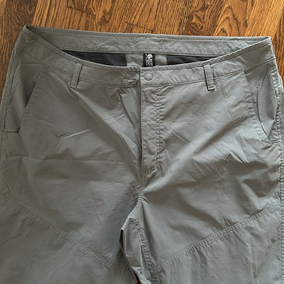 Mountain Hardwear Gray light weight golf / hiking pant -size 40 - Picture 4 of 12